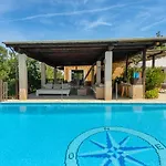 New!Villa Savinar